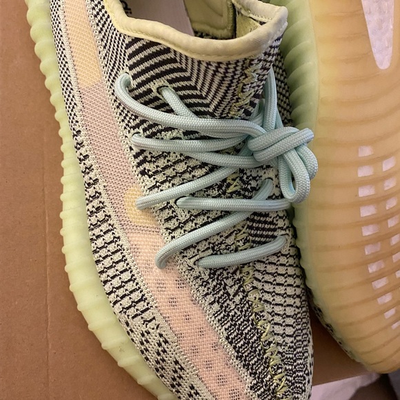 Yezzys - Picture 5 of 6